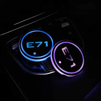 Светлинен автомобилна поставка за чаши за чаши за вода, поставка за влакчета, 7 цветни USB зарядни led аксесоари за осветление на атмосферата за лого на BMW E71